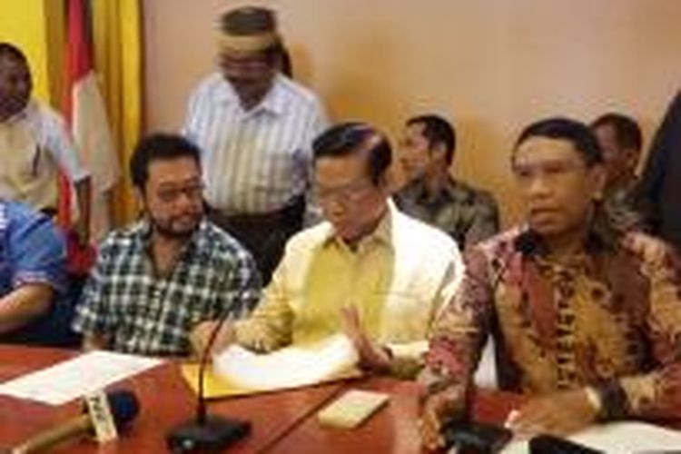 Konferensi pers pengurus DPP Partai Golkar versi Musyawarah Nasional (Munas) Jakarta, di Kantor DPP Golkar, Slipi, Jakarta Barat, Selasa (24/2/2015).