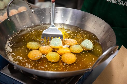 4 Cara Goreng Onde-onde agar Tidak Meletus dan Bantat