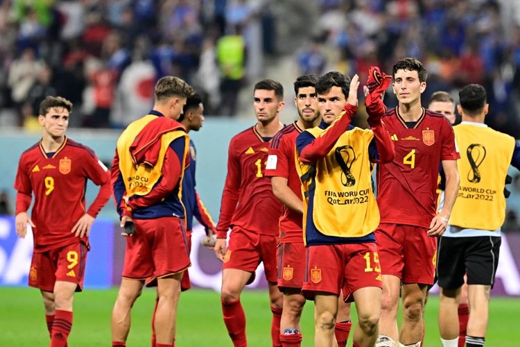 Reaksi para pemain timnas Spanyol usai kalah dari Jepang pada laga terakhir Grup E Piala Dunia 2022. Duel Jepang vs Spanyol di Stadion Internasional Khalifa, Jumat (2/12/2022) dini hari WIB tuntas dengan skor 2-1. Selanjutnya, Spanyol akan melawan Maroko pada 16 besar Piala Dunia 2022. Artikel ini berisi prediksi Maroko vs Spanyol dalam babak 16 besar Piala Dunia 2022.(Foto oleh AFP/JAVIER SORIANO)