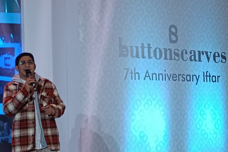 Penampilan Pasha Ungu dalam Acara Buttonscarves 7th Anniversary
