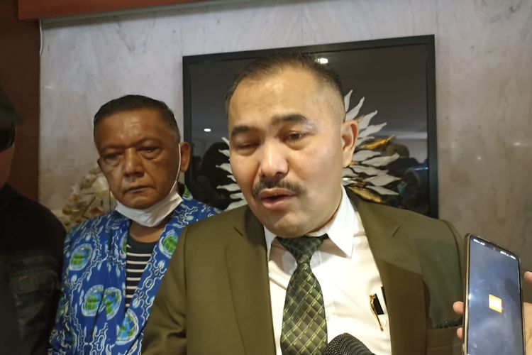 Pengacara keluarga Brigadir Nofriansyah Yosua Hutabarat atau Brigadir J, Kamaruddin Simanjuntak menerangkan kasus Brigadir J di Menteng, Jakarta Pusat, Rabu (24/8/2022). 