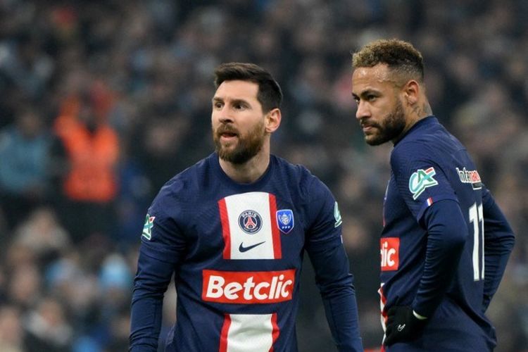 Ekspresi Lionel Messi dan Neymar dalam laga babak 16 besar Piala Perancis 2022-2023 antara Marseille vs PSG di Stadion Velodrome, 8 Februari 2023.