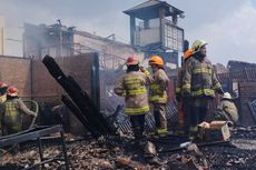 Kebakaran Rumah Makan di Bandung, Ratusan Karyawan dan Tamu Berhamburan Selamatkan Diri