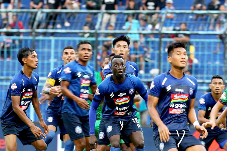 Pemain Arema FC selama Liga 1 2019 asal Mali, Makan Konate (tengah)