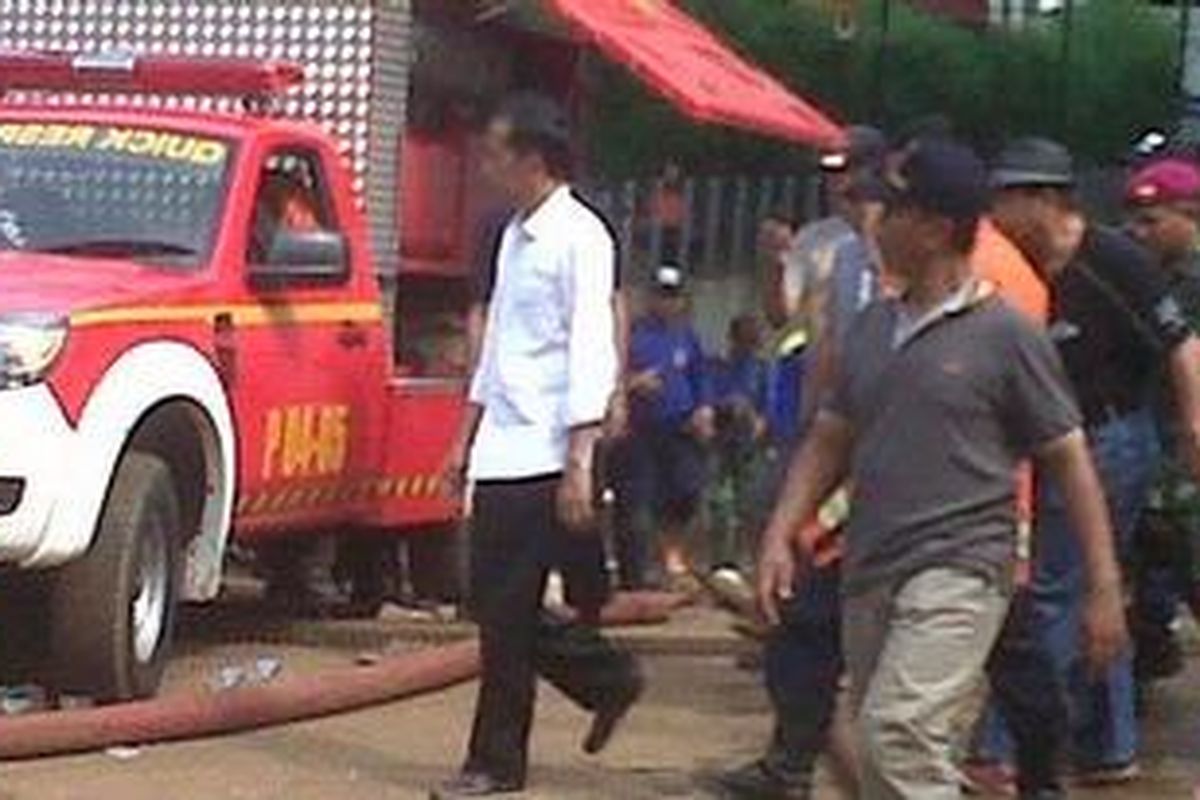 Jokowi meninjau Plaza UOB, Sabtu pagi.