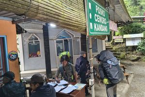 Pendaki Gunung Lawu Naik Dua Kali Lipat Saat Libur Sekolah Meski Kondisi Bediding