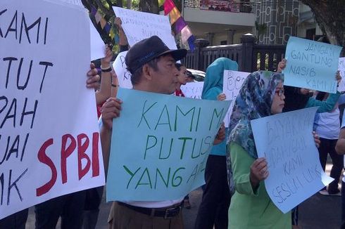 Gaji Tak Dibayar, Puluhan Karyawan RS Demo di Kantor Wali Kota 