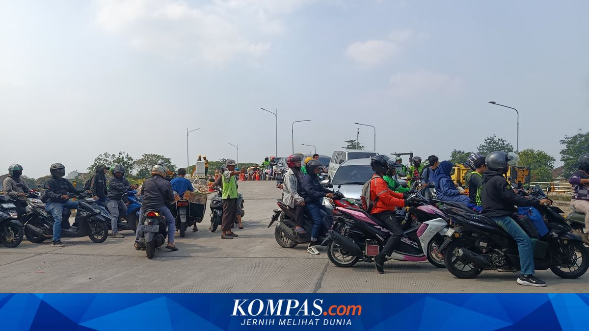 Pengendara Minta Perbaikan Jalan Raya Pekayon Bekasi Tak Molor: Bisa Makin Lama Kena Macet