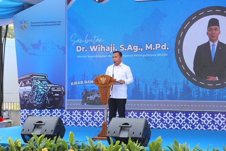Menteri Kependudukan dan Pembangunan Keluarga/Kepala BKKBN Wihaji dalam peringatan Hari Keluarga Nasional (Harganas) Ke-32.