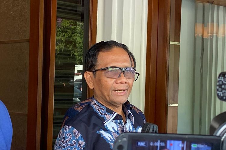 Menteri Koordinator Bidang Politik, Hukum, dan Keamanan (Menko Polhukam) Mahfud MD   saat ditemui di Kantor Kemenko Polhukam, Jakarta, Selasa (11/7/2023).
