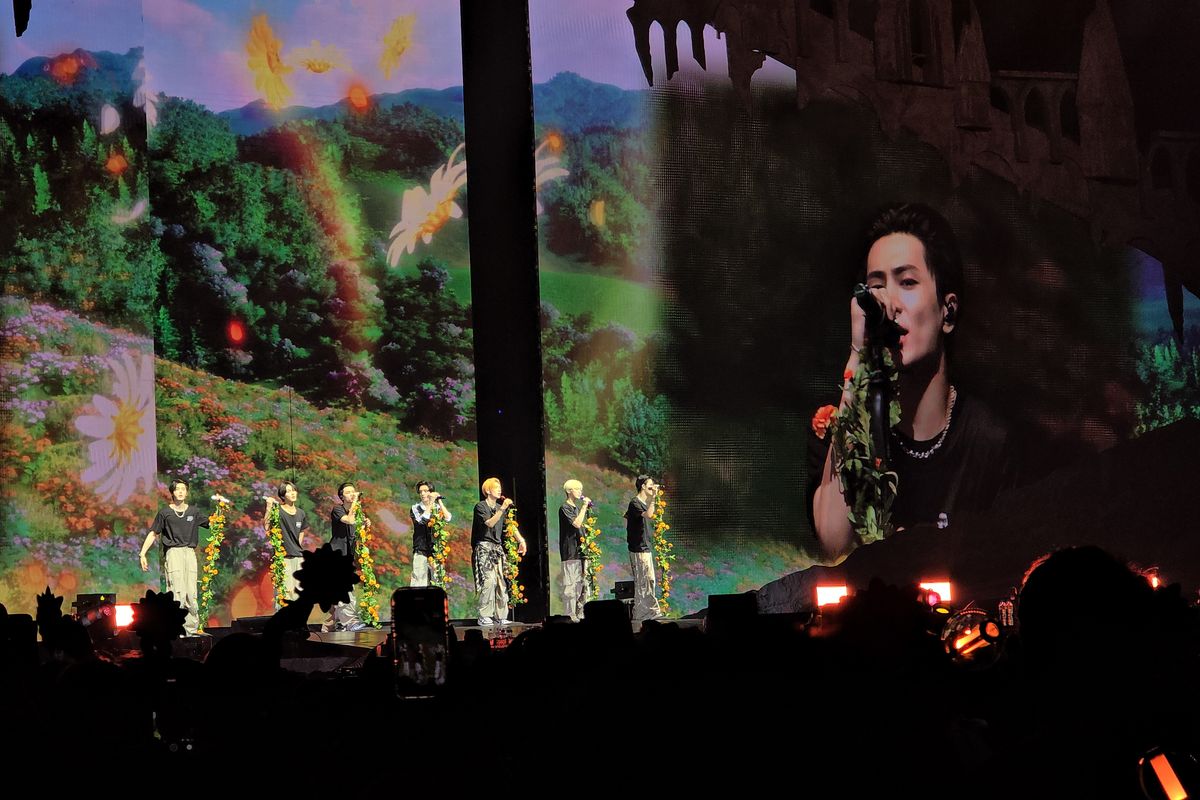 Penampilan terakhir EnHypen sambil membawakan lagu Orange Flower