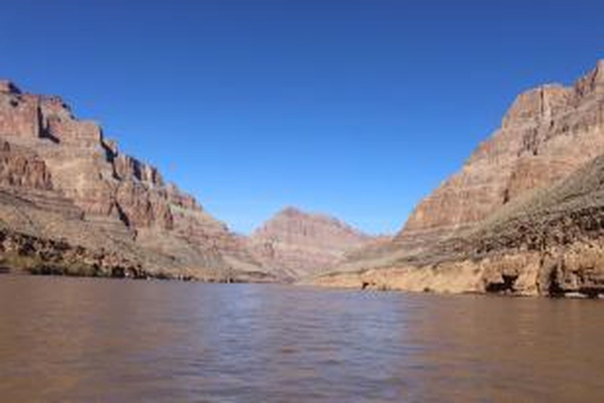 Grand Canyon dari view sungai Colorado