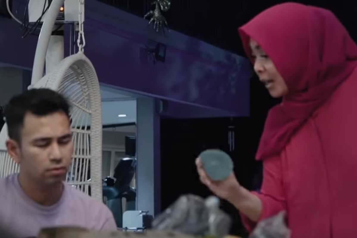 Rieta Amalia marah kepada menantunya Raffi Ahmad dalam sebuah video di kanal YouTube Rand Entertainment yang tayang pada Senin (20/5/2019).