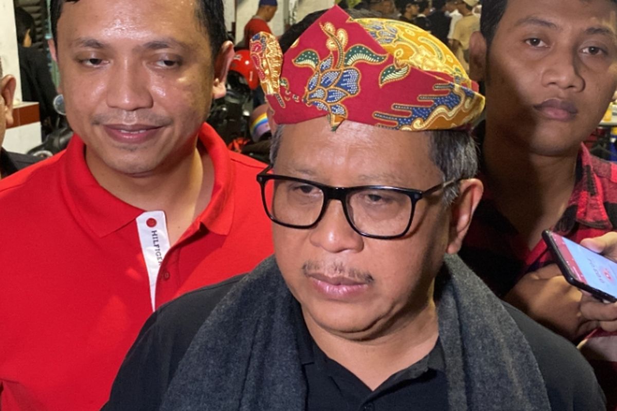 Hasto Sebut Risma Akan Berkantor Keliling Jatim jika Menang Pilkada