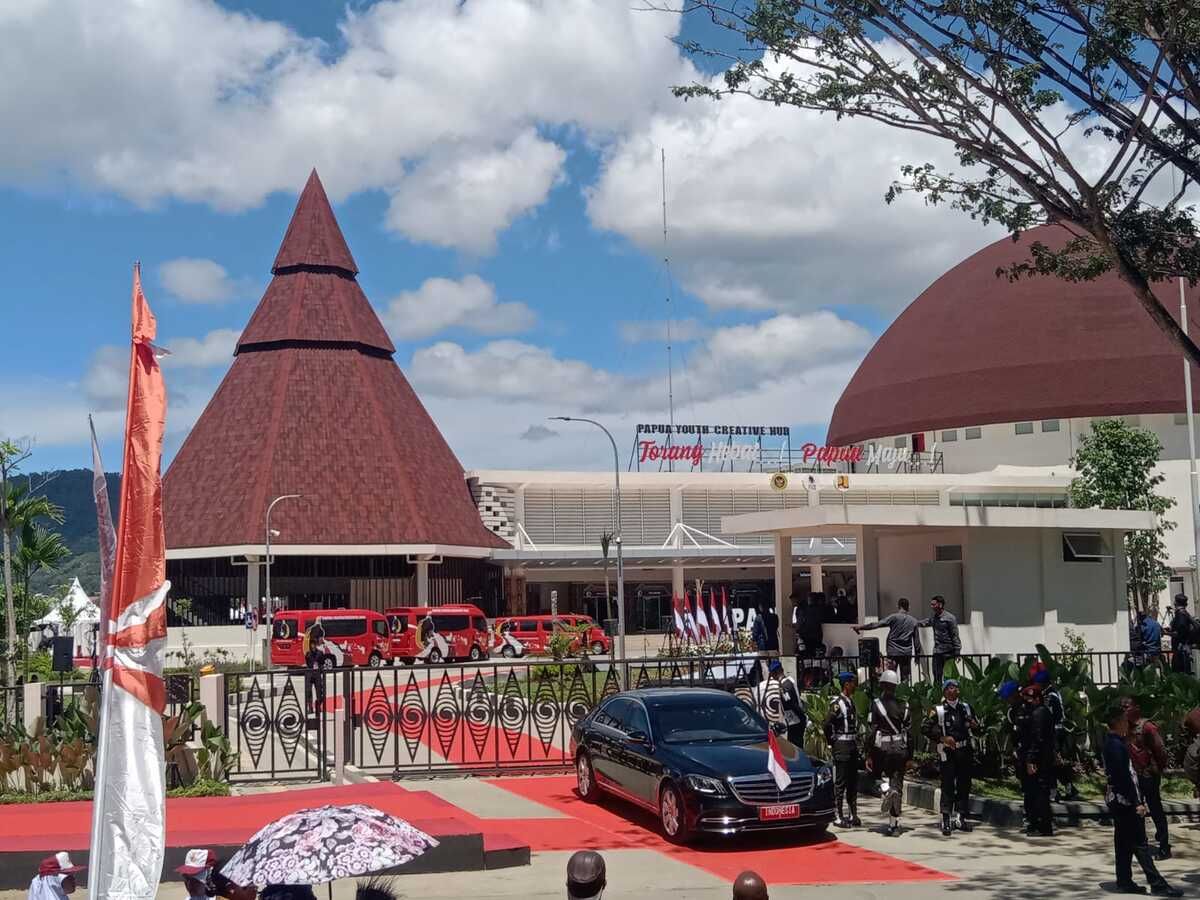 Presiden Jokowi Resmikan Gedung Papua Youth Creative Hub di Jayapura