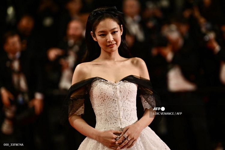 Member girl group BLACKPINK Jennie Kim menghadiri pemutaran perdana serial The Idol di Festival Film Cannes 2023 di Cannes, Perancis, Senin (22/5/2023).