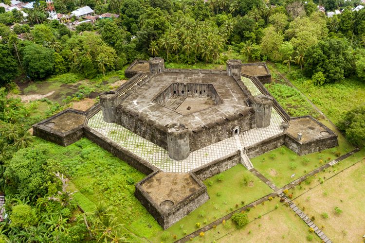 Foto Pengalaman Naik Ke Benteng Belgica Pertahanan Belanda Di Banda