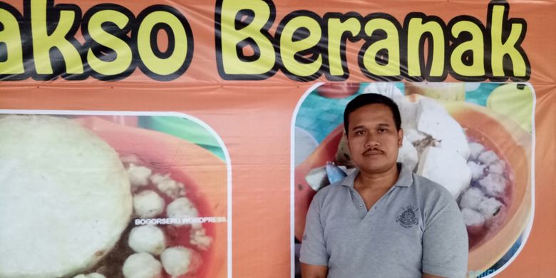 Pria yang akrab disapa Oding inilah konon cikal bakal tren bakso Beranak, saat ditemui KompasTravel di kedainya Big Bakso Family, Bogor, Minggu (16/7/2017).