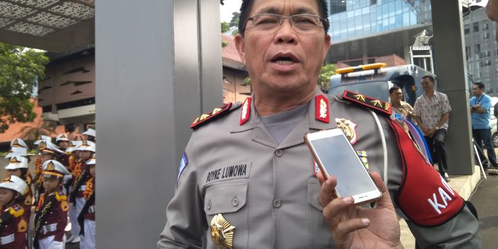 Kepala Korps Lalu Lintas (Kakorlantas) Polri Royke Lumowa saat memberikan keterangan kepada awak media terkait imbauan kepada truk, atau kendaraan sumbu 3 untuk tidak melalui ruas jalan tol Jakarta - Cikampek di Menara Kompas, Jumat (8/6/2018).