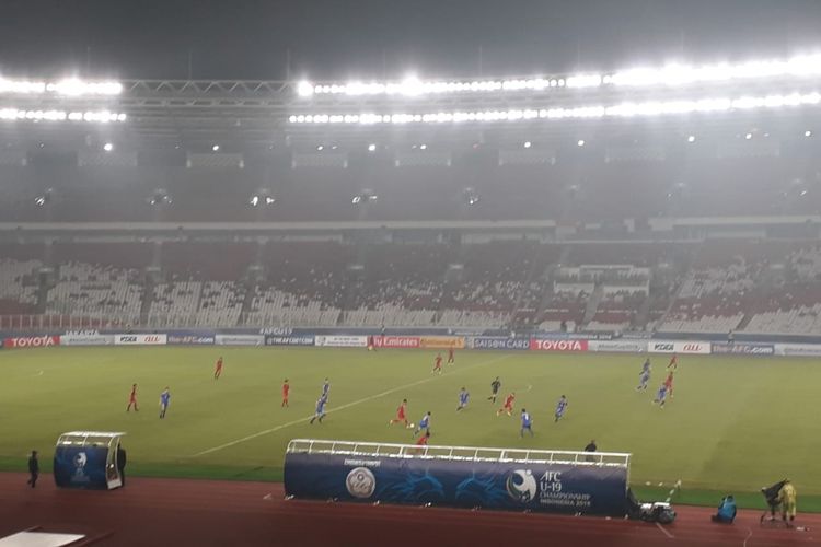 Suasana saat laga timnas U-19 Indonesia melawan Taiwan pada laga perdana Piala Asia U-19 di Stadion Utama Gelora Bung Karno (SUGBK), Kamis (18/10/2018).