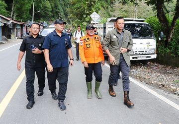 Lembah Anai Lumpuh, AHY Targetkan Konektivitas Pulih dalam 2 Minggu