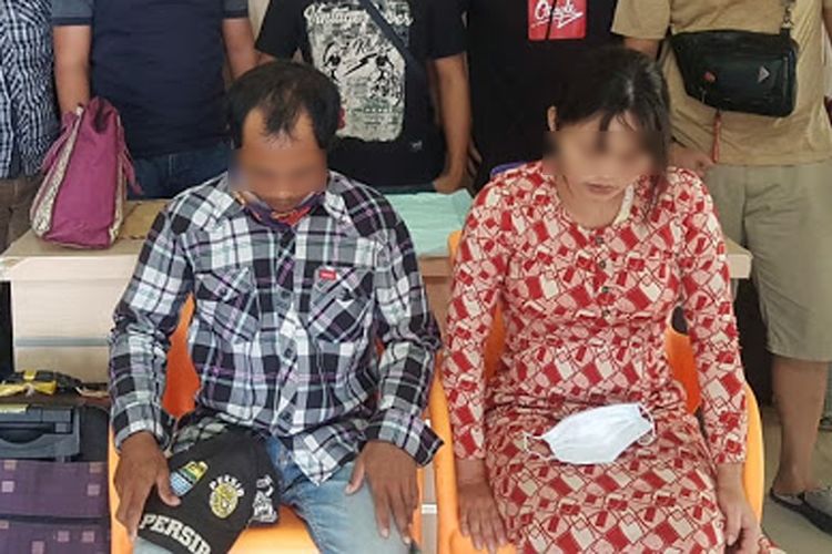 Pasutri di Tulang Bawang yang membuang bayi mereka ditangkap aparat kepolisian, Minggu (26/7/2020). Pasutri itu mengaku malu atas anak itu karena sang istri hamil karena diperkosa majikannya di Malaysia. (FOTO: Dok. Polres Tulang Bawang)