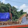 Sebuah Crane Terbalik di Proyek Rel Ganda Bogor-Sukabumi