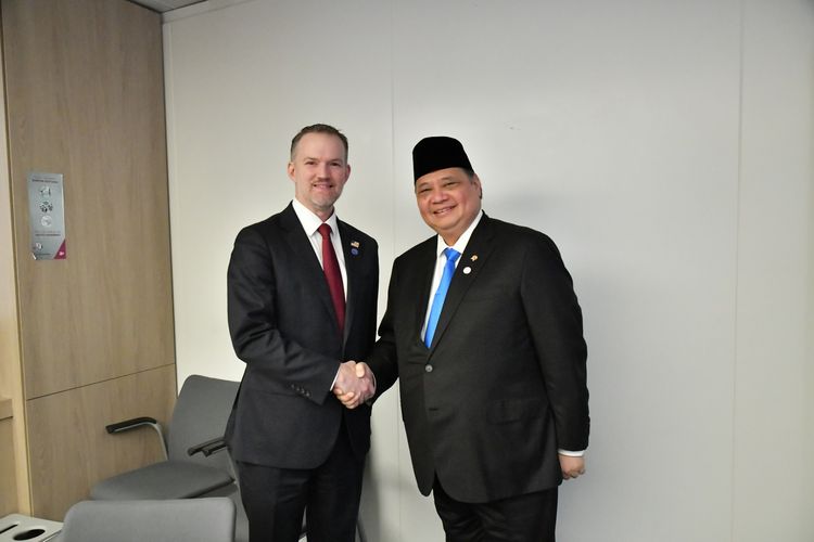 Menko Perekonomian (Menko) Airlangga Hartanto melakukan pertemuan strategis dengan United States Trade Representative (USTR) Jamieson Greer di sela-sela Pertemuan Tingkat Menteri (PTM) Dewan OECD hari pertama di Paris, Prancis, Selasa (3/6/2025). 
