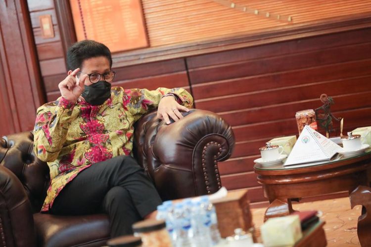 Menteri Desa PDTT Agus Halim Iskandar saat melakukan audiensi dengan Ketua DPRD Kabupaten Pacitan Ronny Wahyono di ruang kerjanya, Kamis (27/1/2022).