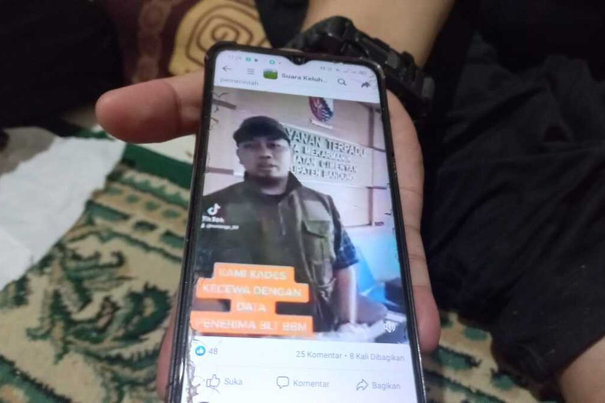 Kepala Desa Mekarmanik, Kecamatan Cimenyan, Kabupaten Bandung, Jawa Barat mengeluhkan terkait data KPH penerima BLT BBM yang disebutnya hanya diterima orang yang sama.