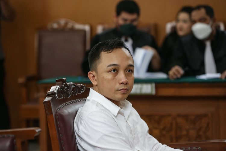 Terdakwa kasus pembunuhan berencana Brigadir Nofriansyah Yosua Hutabarat atau Brigadir J, Ricky Rizal menjalani sidang di Pengadilan Negeri Jakarta Selatan. (foto stok)