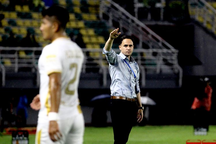 Pelatih Bhayangkara Presisi Lampung FC di Super League 2025-2026, Paul Munster.