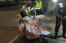 Diduga Hilang Kendali, Pengendara Motor Tabrak Baliho Caleg PKS di Jalan Daan Mogot