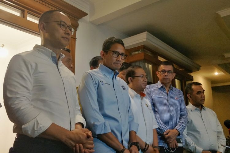 Bakal calon wakil presiden Sandiaga Uno bertemu dengan para sekjen partai politik pengusung dan pendukung di Rumah Pemenangan Partai Amanat Nasional (PAN), Jalan Daksa, Jakarta Selatan, Senin (10/9/2018) malam.