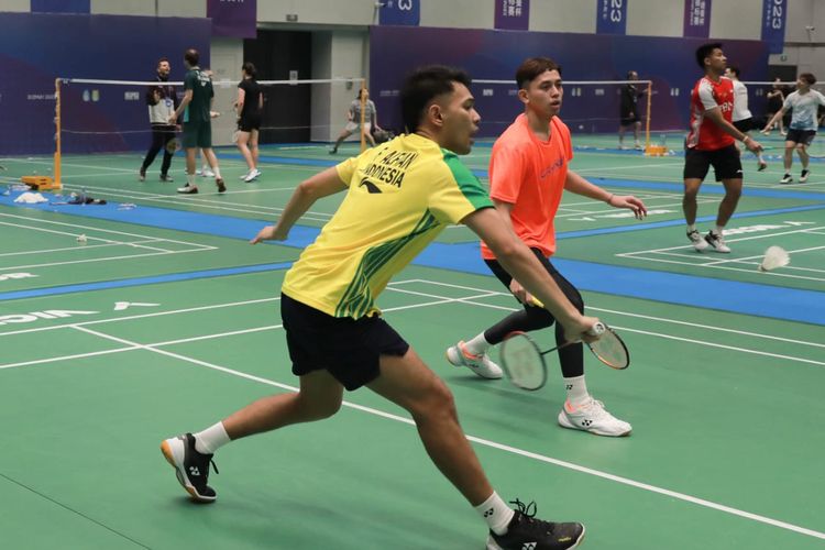 Fajar Alfian/Muhammad Rian Ardianto masuk dalam susunan pemain Indonesia vs Thailand pada laga penentuan juara Grup B Piala Sudirman 2023 di Suzhou Olympic Sports Centre, Suzhou, China, Kamis (18/5/2023).