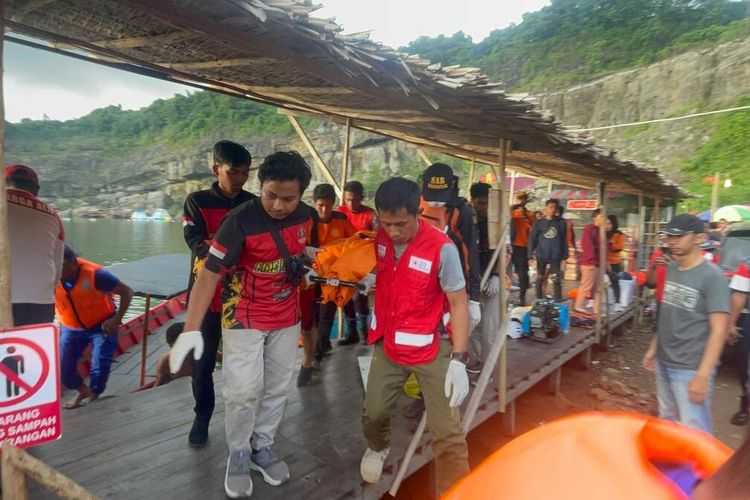 Tim SAR Gabungan evakuasi bocah tenggelam di Danau Danurda, Kukar