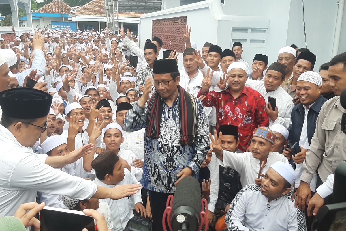 Cawapres nomor urut 3 Mahfud MD di Ponpes Miftahul Ulum Banyuputih Lumajang  Kamis (28/12/2023)