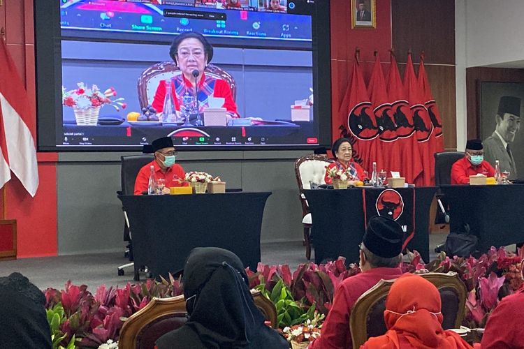 Ketua Umum PDI-P Megawati Soekarnoputri saat memimpin acara pendidikan kader perempuan PDI-P tingkat nasional 2023, di Sekolah Partai, Lenteng Agung, Jakarta, Kamis (23/2/2023).