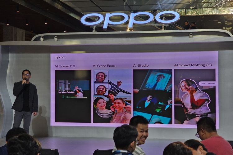 Head of PR Oppo Indonesia, Arga Bima Jaksana Putra yang tengah menjelaskan deretan fitur AI yang ada di Oppo Reno 12F 5G di Indonesia pada Jumat (9/8/2024)