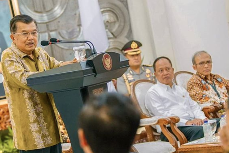 Ilmuwan Diaspora Indonesia peserta Simposium Cendekia Kelas Dunia 2019 saat berkunjung ke Kantor Wakil Presiden Republik Indonesia pada 19 Agustus 2019.