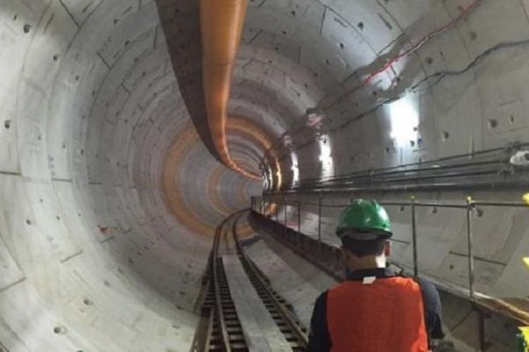 Penyelesaian pekerjaan konstruksi MRT Jakarta koridor Selatan-Utara Fase 1 (Lebak Bulus - Bundaran HI), untuk pekerjaan proyek pada struktur layang telah menyelesaikan 30,35% dan struktur bawah tanah sebesar 63,25% (data per 30 April 2016). 