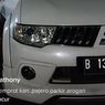 Pajero Sport Kena Semprot Emak-emak karena Parkir Paralel Direm Tangan