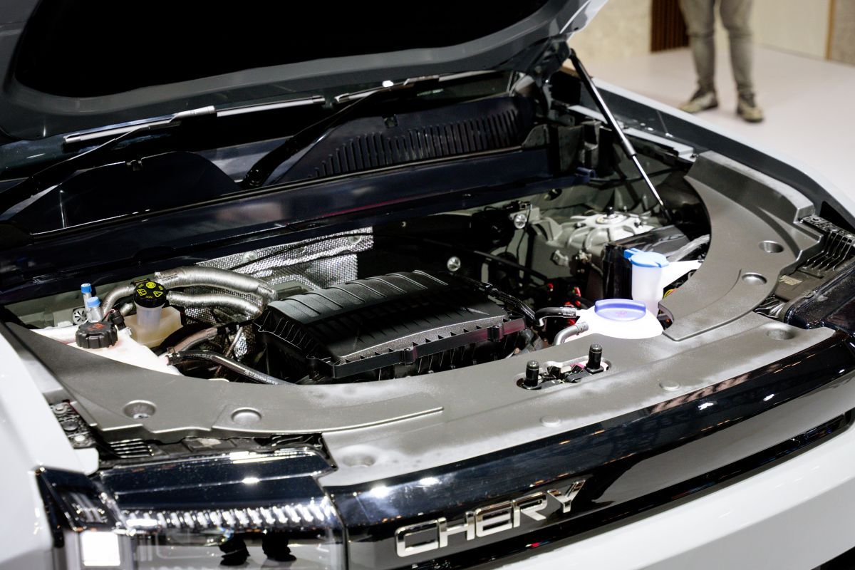 Chery J6T CSH mengandalkan kombinasi motor listrik dan generator dalam teknologi REEV, serta dilengkapi fitur Vehicle-to-Load (V2L) dengan daya 6,0 kW. 