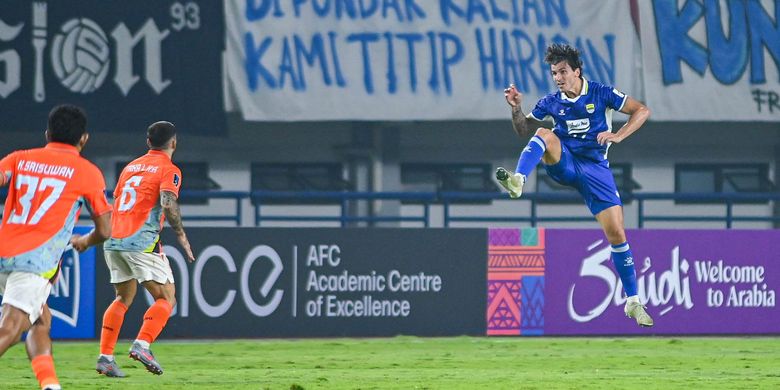 Sergio Castel penyerang baru Persib Bandung yang belum memberi pembuktian pada laga keduanya bersama tim di ajang AFC Champions League Two (ACL 2) 2025-2026 kontra Ratchaburi FC, Rabu (18/2/2026) di Gelora Bandung Lautan Api (GBLA). 