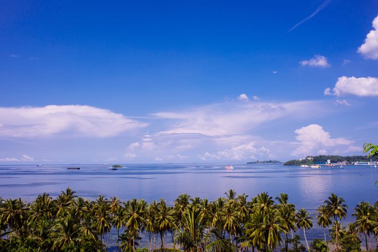 Pantai Nirwana, salah satu tempat wisata Padang yang dapat dikunjungi.