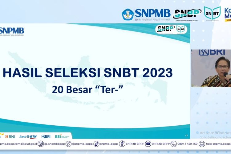 Ketua Umum Tim Penanggung Jawab SNPMB 2023 Prof. Mochamad Ashari saat mengumumkan 20 PTN pendaftar terbanyak SNBT 2023, Selasa (20/6/2023).