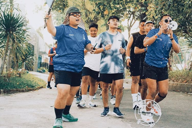 Berawal dari hujatan saat mulai berlari, Topik Sudirman membangun gerakan Gendut Berlari yang inklusi. Ini ceritanya.
