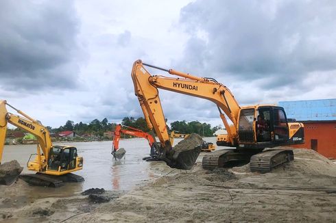 Cegah Banjir, Kementerian PUPR Keruk Sedimen di Sungai Masamba