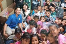 Sambangi Rumah Belajar Waduk Pluit, Kaesang dan Erina Gudono Bagi-bagi Tas Sekolah