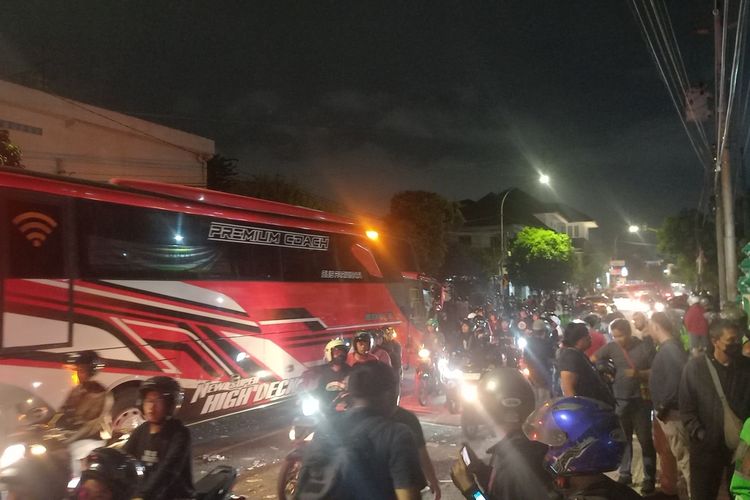 Suasana jalan setelah kericuhan dua kelompok dibuka, Minggu (4/6/2023)